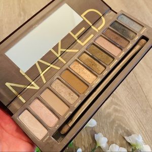 NAKED Eyeshadow Palette in Great Condition